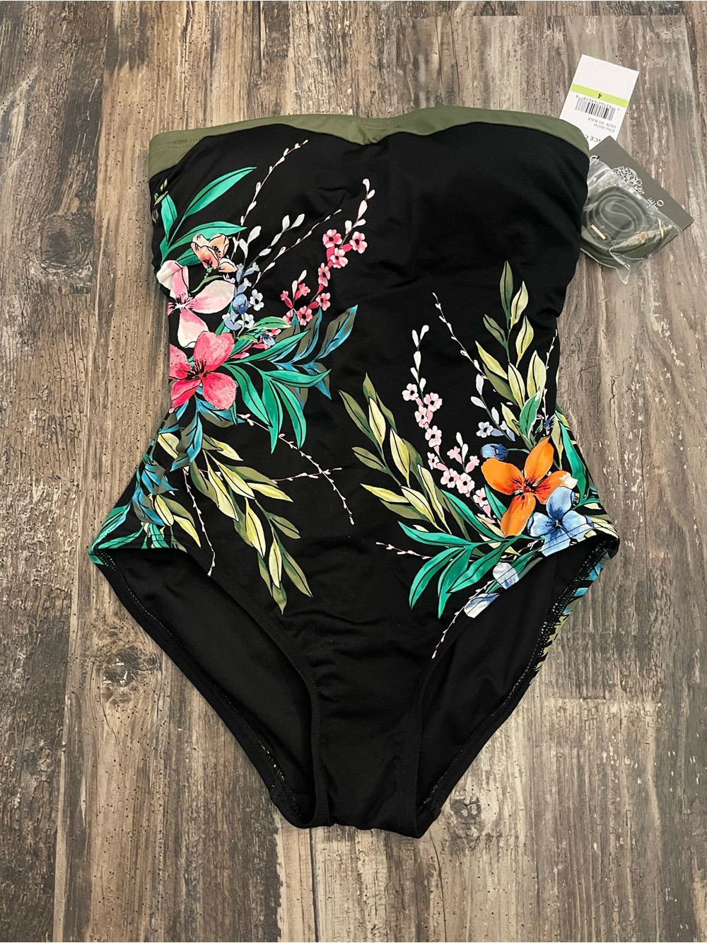 Vince CAMUTO swim, size 4, NWT